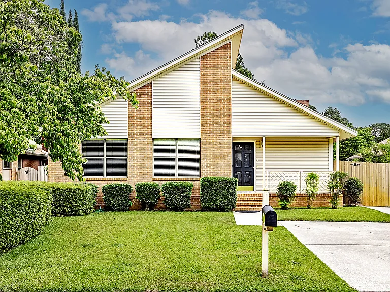 4607 HOE COURT