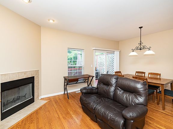 5th image of 3817 N Milwaukee Ave Unit B