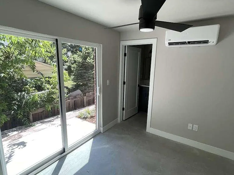 5539 S Curtice St #B — Photo 4