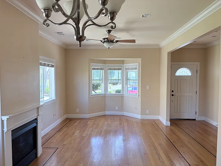 1530 Jasmine St — Photo 5