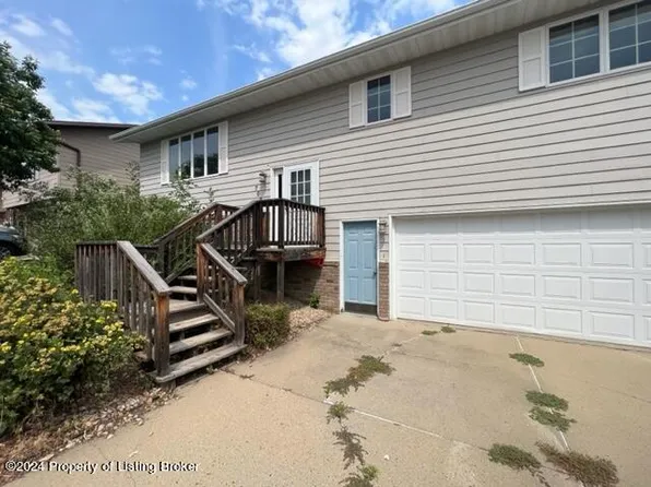 707 13th St E, Dickinson, ND 58601