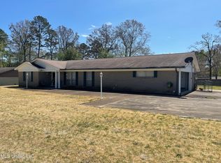 1301 E South St, Kosciusko, MS 39090