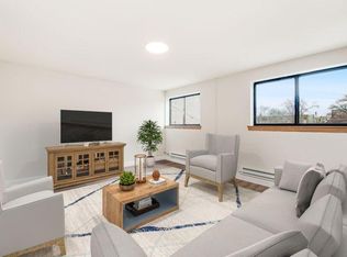 2577 N Downer Ave #204, Milwaukee, WI 53211