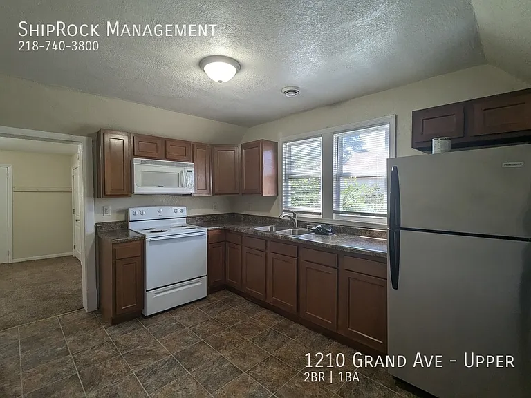 1210 Grand Ave #UPPER — Photo 9