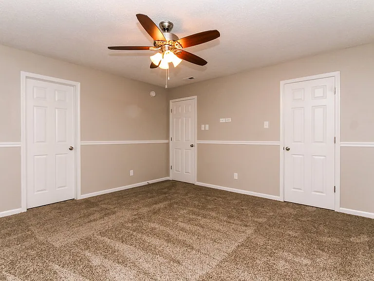 2425 Woodmont Ct — Photo 6