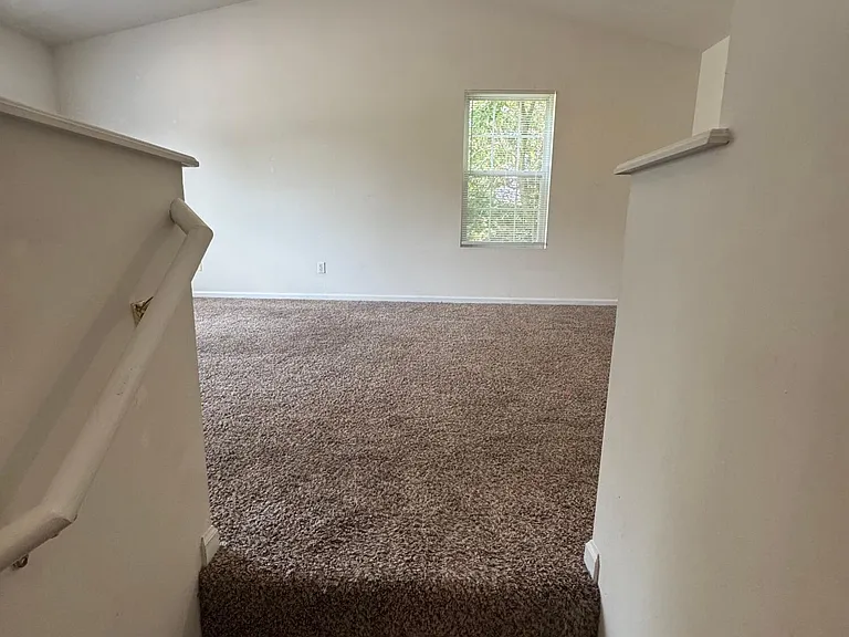 3410 E Saint Charles Rd — Photo 14