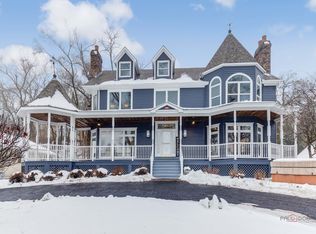 38 N Holly Ave, Fox Lake, IL 60020
