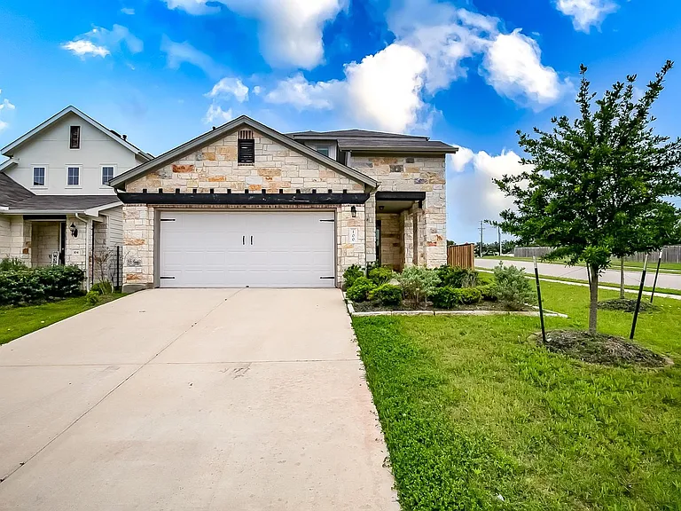 100 Earl Keen St — Photo 2