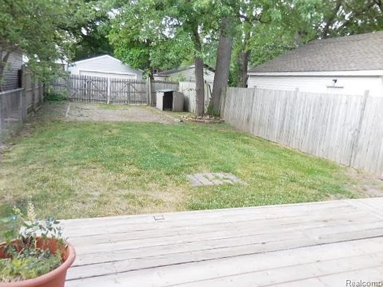 279 Vester St — Photo 15