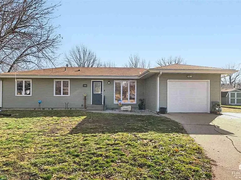 308 Harvey Cir — Photo 1