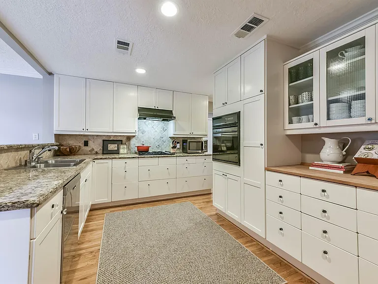906 Bay Oaks Rd — Photo 14
