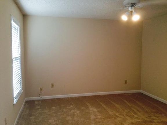 4th image of 297 Triple Oaks Dr