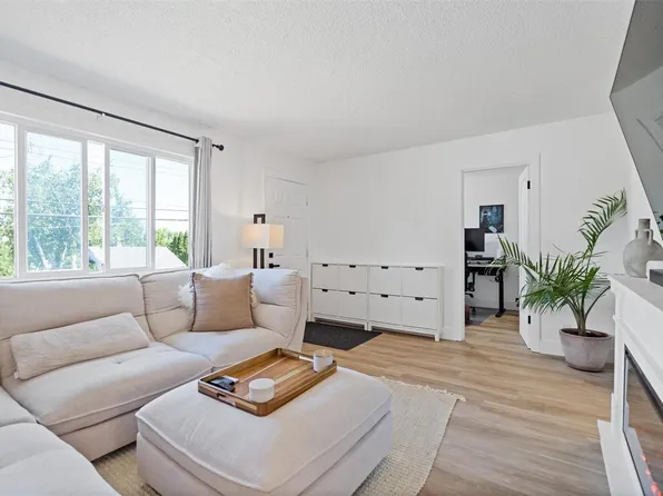 1143 Lockley Rd, Esquimalt, BC V9A 4S5
