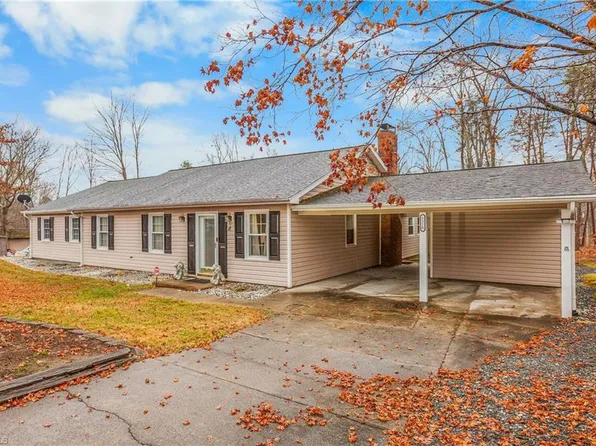 1320 Pebblebrook Rd, Winston Salem, NC 27105