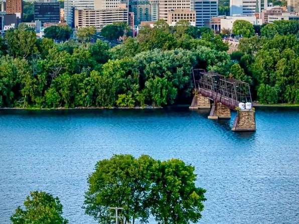 329 S Front St, Wormleysburg, PA 17043