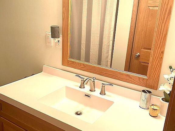 Upstairs full bath 