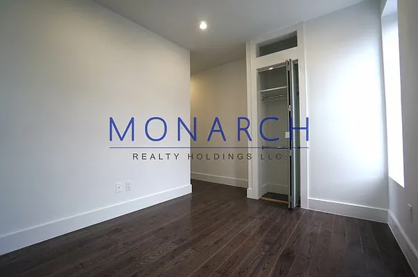 Rented by Monarch Realty Holdings | media 2