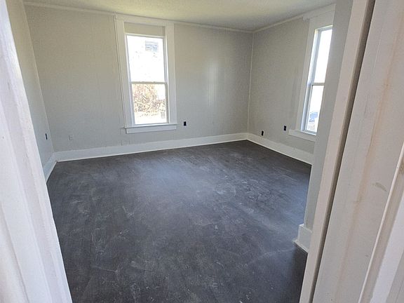 4th image of 385 Walker Ave