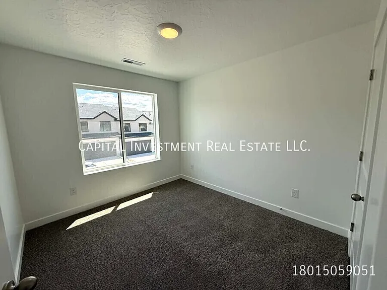 4347 N 325 E — Photo 12