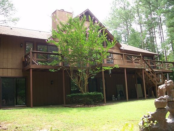 Peaceful and private backyard