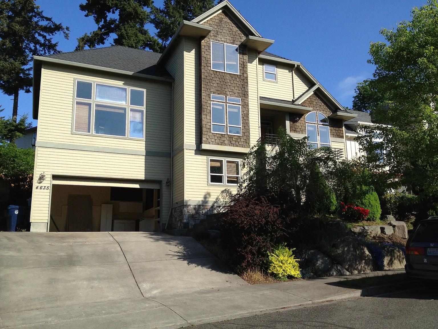 4 bed, 2.5 bath, 3027 sqft, $3,800 — Photo 1
