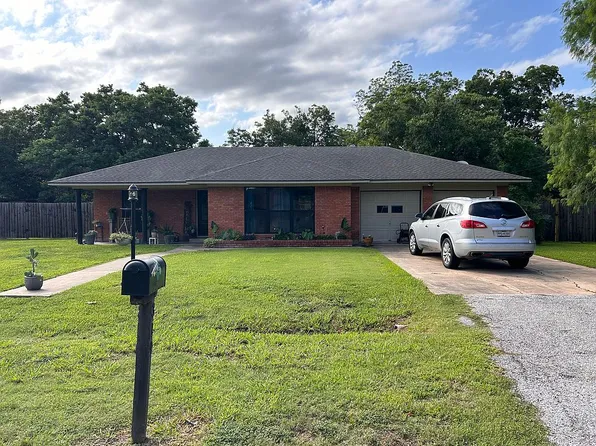 319 Lily Ln, Wharton, TX 77488