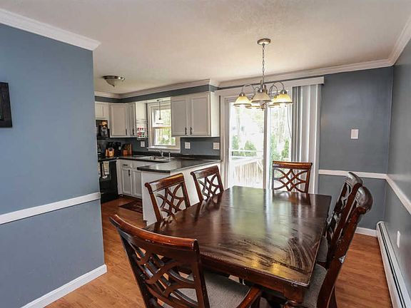 4th image of 308 Oakwood Ln #8
