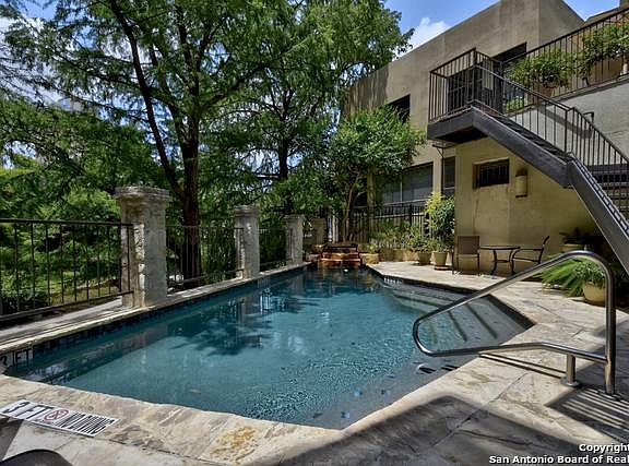 2nd image of 1022 Navarro St APT 402