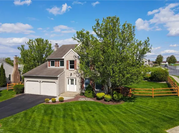 2685 Pond Dr, Easton, PA 18040