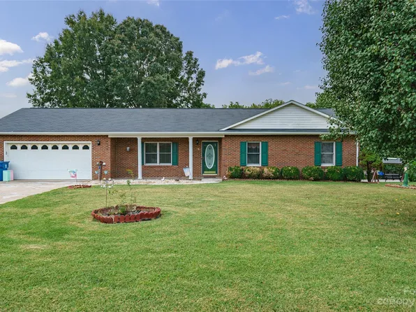 3 Daniel Cir, Granite Falls, NC 28630