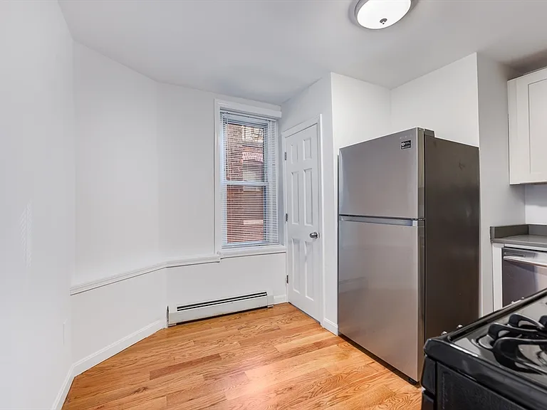 12 Foster St #6 — Photo 2