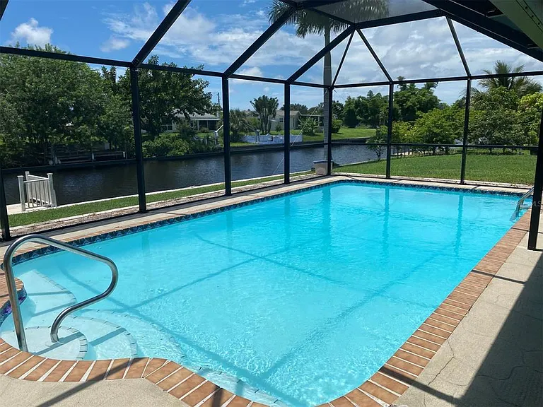 165 Dartmouth Dr NW — Photo 2