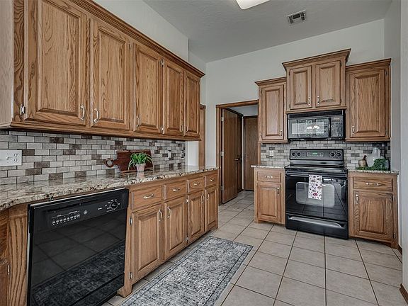 5th image of 504 Madeline Ln