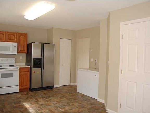 4th image of 223 Sussex Way