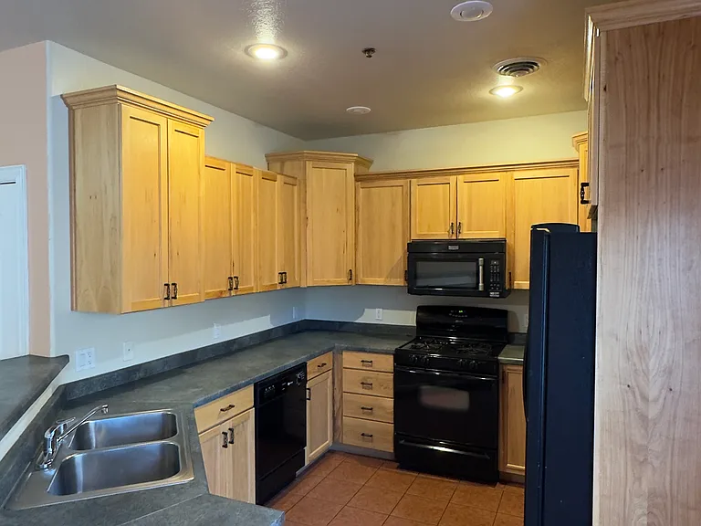 1944 Hollyhock Cir #1944 — Photo 4