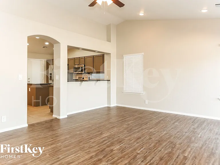 5008 Camino Del Santo Pkwy — Photo 3