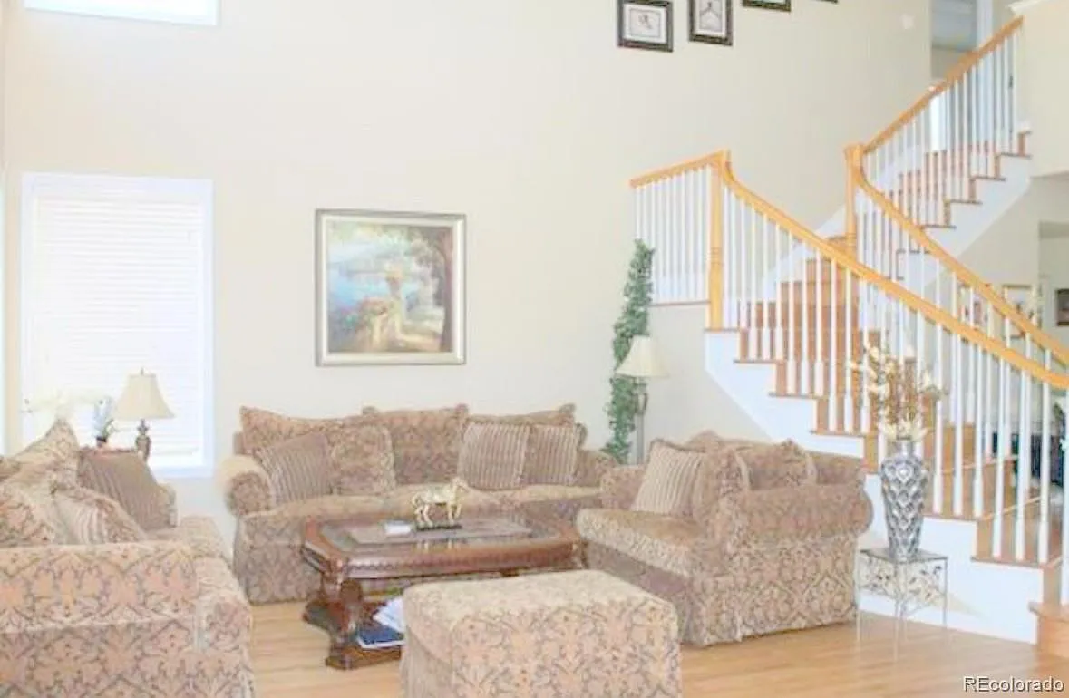 5 bed, 4.5 bath, 4267 sqft, $4,700 — Photo 4
