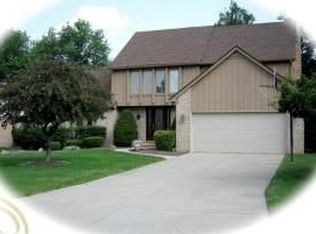 37618 Glengrove Dr, Farmington Hills, MI 48331