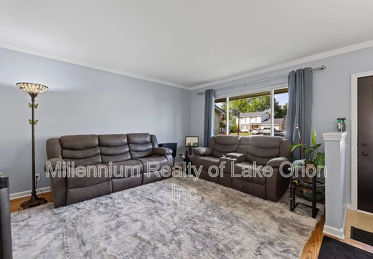 676 Sheffield Rd — Photo 3
