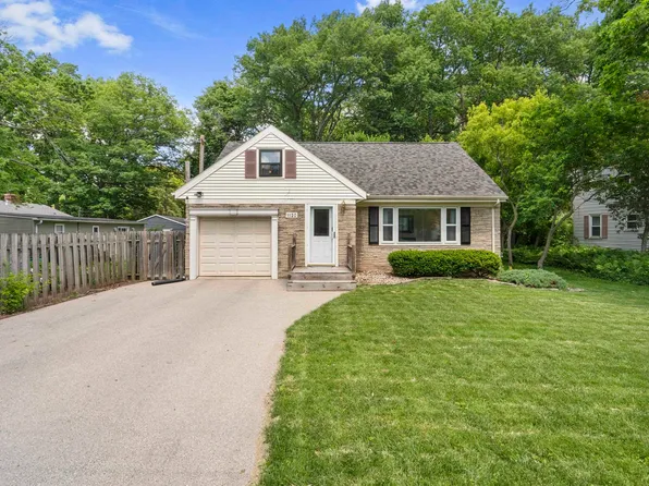 1120 Red Oak Ln, Appleton, WI 54915