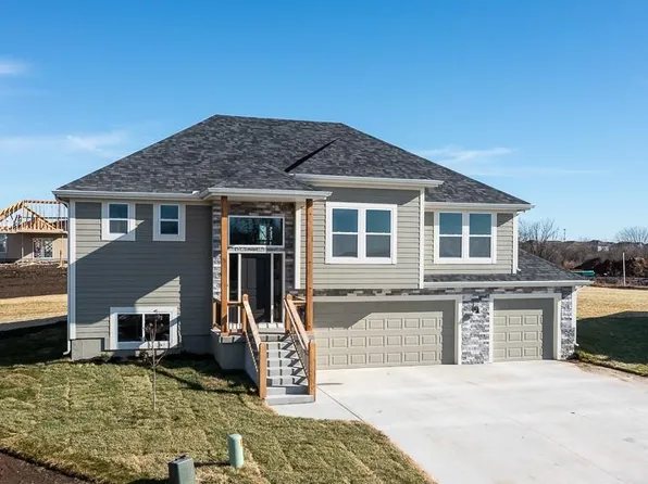 16336 Lois Ln, Basehor, KS 66007