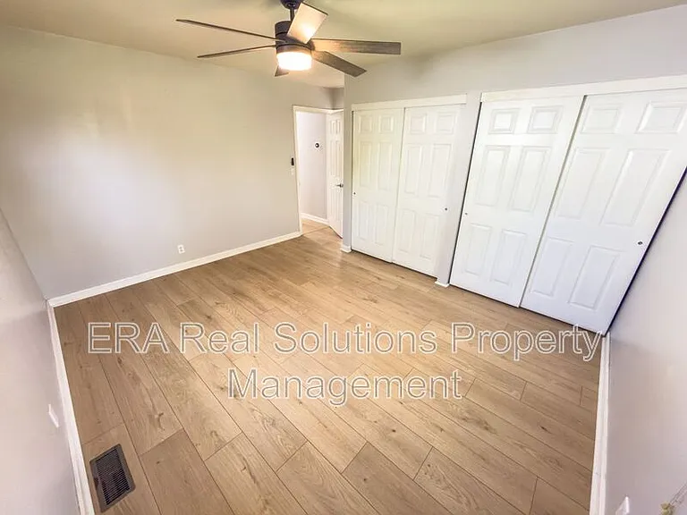 715 McCormick Ln — Photo 12