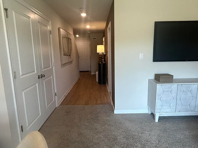146 Gary Way — Photo 2