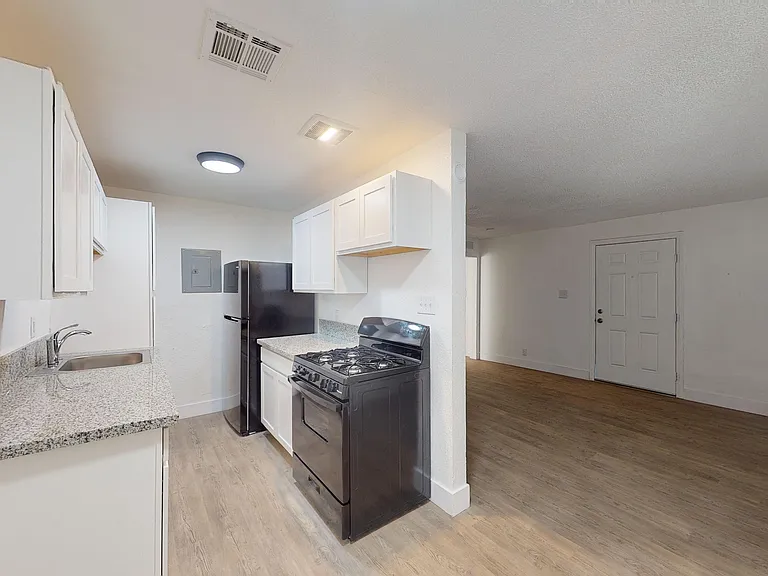 630 N 11th St #4B — Photo 17