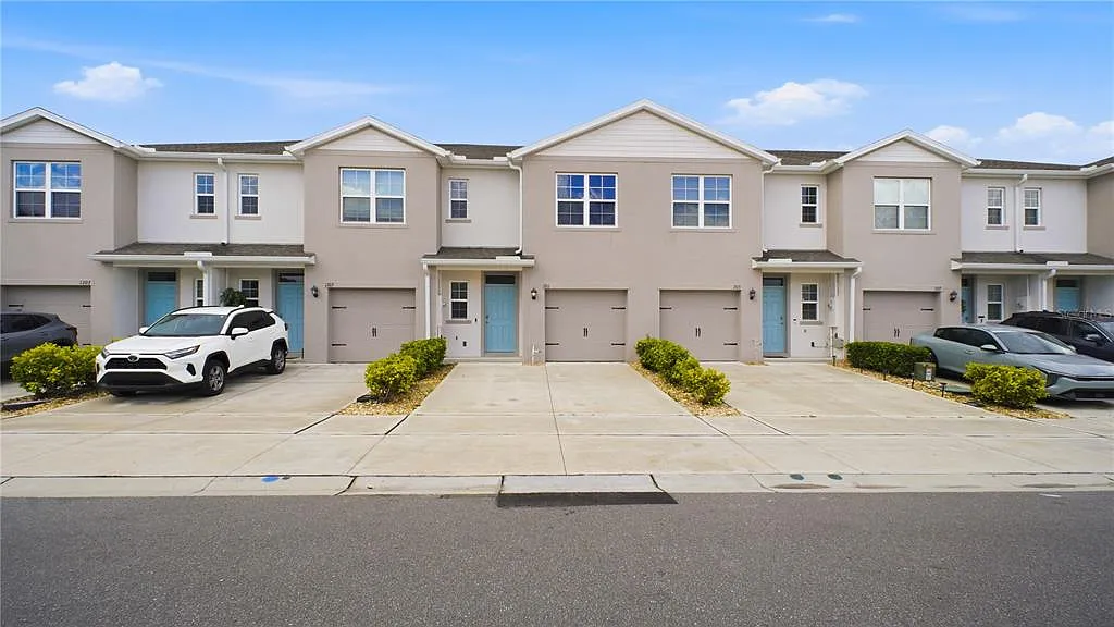 3 bed, 2.5 bath, 1488 sqft, $1,950 — Photo 3