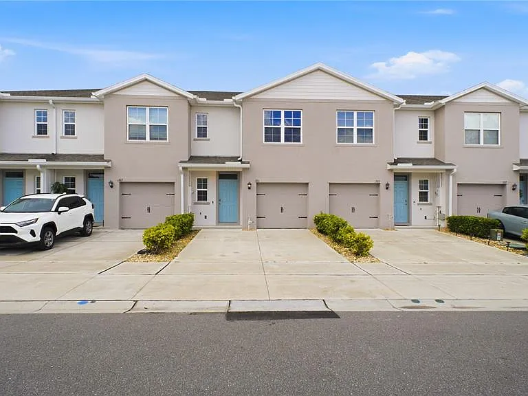 1311 Tallowwood Ln — Photo 3