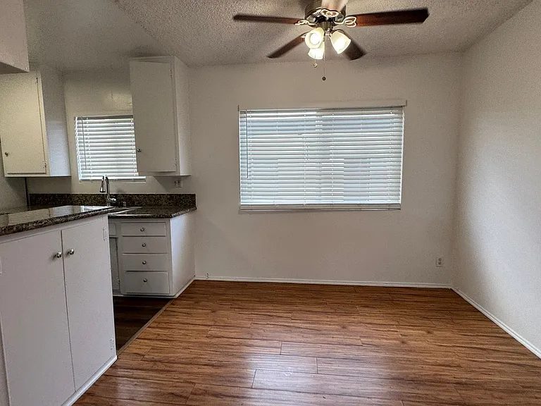 6632 Darby Ave — Photo 5