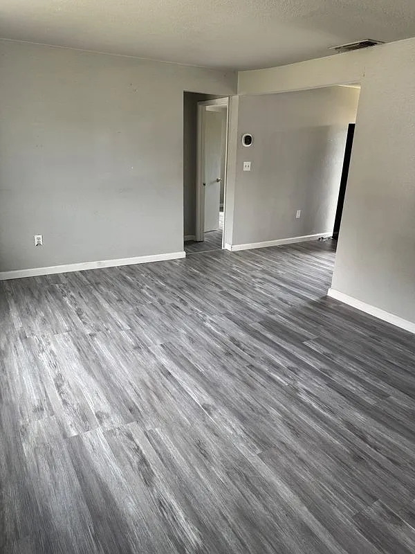 3 bed, 1.0 bath, 1015 sqft, $2,200 — Photo 4