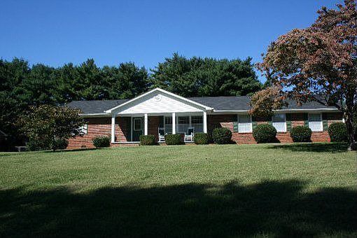 2nd image of 861 Dorset Dr