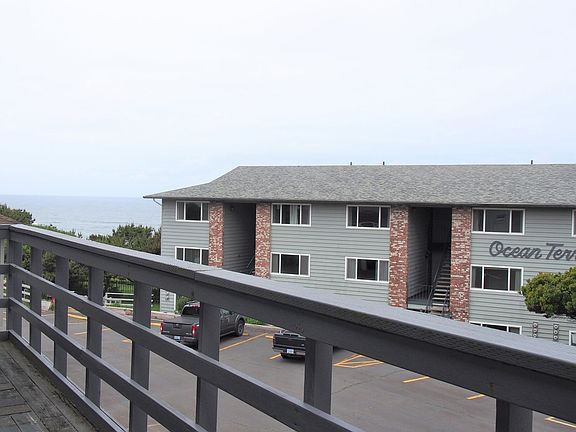 3rd image of 4229 SW Beach Ave #38